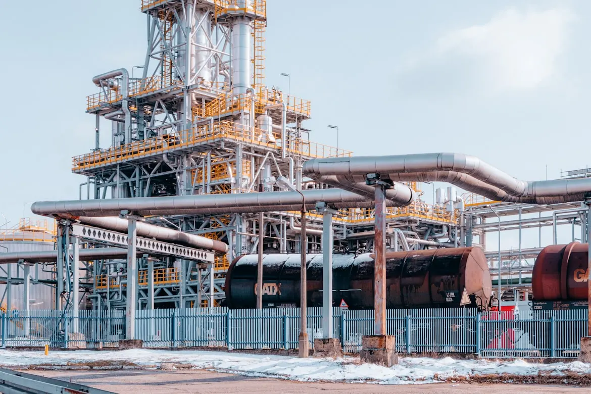Технологическая установка нефтеперерабатывающего завода